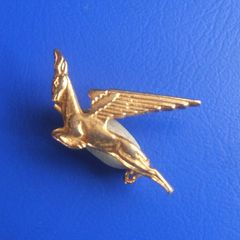 SOUTH AFRICAN AIRWAYS - a vintage Flying Springbok promotional pin badge