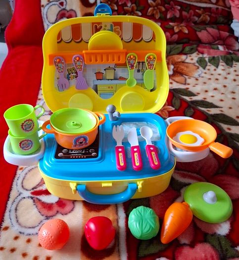 Portable toy kitchen