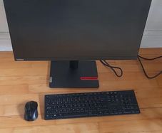 Lenovo 24" Monitor with wireless keyboard & Mouse