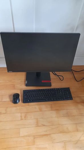 Lenovo 24" Monitor with wireless keyboard & Mouse