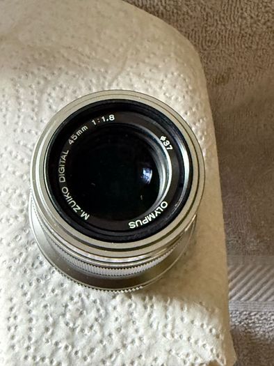 Olympus 45mm lens for micro 4/3