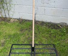 Leveler / rake for level your garden