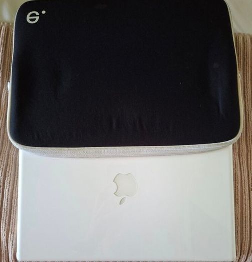 Apple laptop
