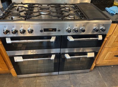 ove, hob and extractor fan