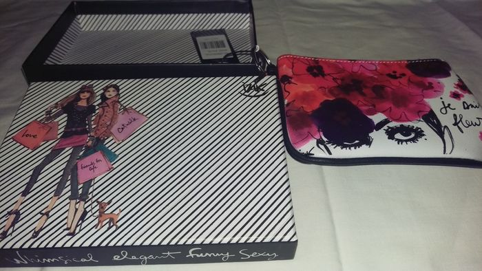 Brand New Izak Ladies Purse in Presentation Box