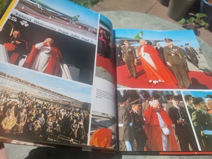 The Pope in Ireland: A Pictorial Record (Hardcover)