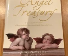 An Angel Treasury: A Celestial Collection of Inspirations, Encounters and Heavenly Lore