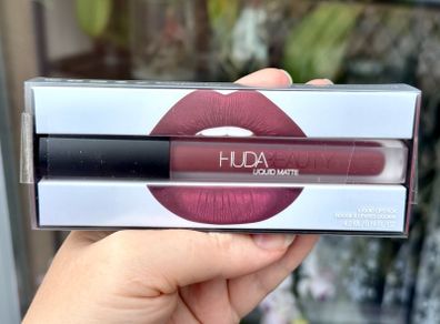 Huda Beauty Liquid Matte Lipstick - First Class - New & Sealed