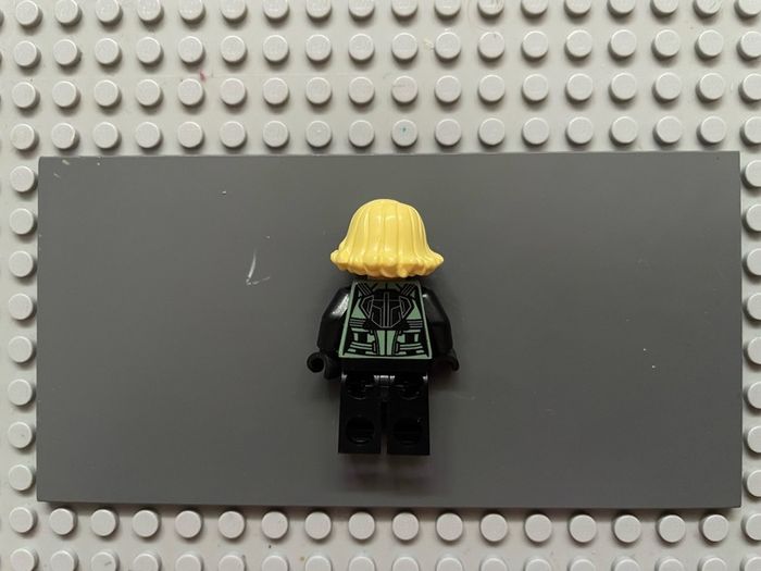 lego Super heroes sh0494 Black Widow minifigure - Black Jumpsuit, Bright Light Yellow Short Hair, Printed Legs
