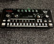 Cyclone Analogic TT-303 Bass Bot