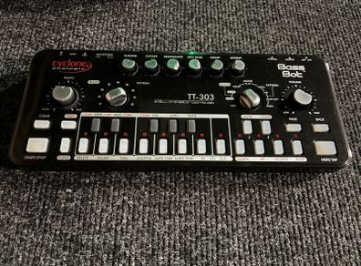 Cyclone Analogic TT-303 Bass Bot