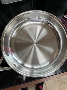 Le Creuset 24cm frying pan