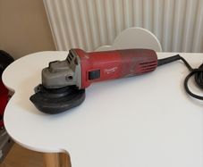 MILWAUKEE angle Grinder