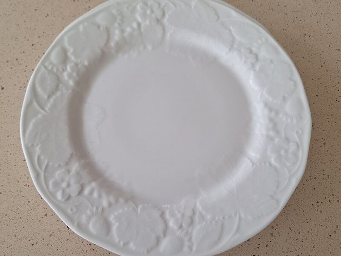 Wedgwood Strawberry & Vine Dinner Plates