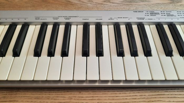 Roland PC-180A MIDI Keyboard Controller