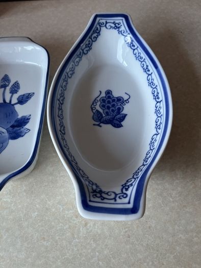 Oven to Table 2Colbalt/White Serving Dushes
