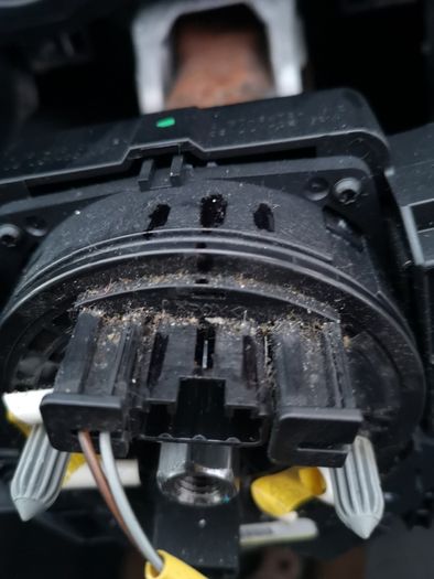 ford focus 05-11 under steering wheel tape,switches,plugs/all incl.