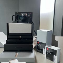 Leica Q typ 116, summilux lens  + hand grip w/finger loop.