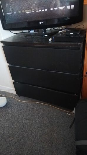 chest of drawers
