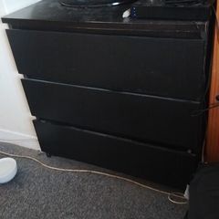 chest of drawers