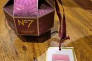 No. 7 eyeshadow bauble