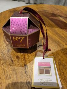No. 7 eyeshadow bauble