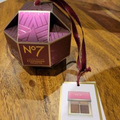 No. 7 eyeshadow bauble