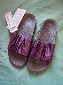 BNWT Size 5 (38) ladies slides