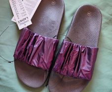 BNWT Size 5 (38) ladies slides