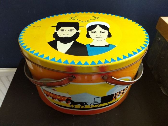 Amazing Collectable Large Oval Amish Patterned Tin Picnic Box with Handles, Very Rare to Find in Ireland - Funky Picnic Time! Props for Stage and Screen!