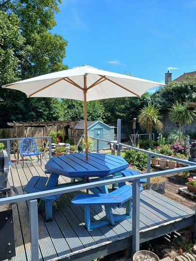 Garden Picnic Table +Parasol