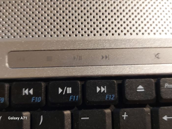 Dell Inspiron 1525, Model PP26L, Windows 7 Professional, 3GB Ram, 250GB HDD, Intel Pentium Dual CPU T2330 1.6GHz, Firefox, Opera, Chrome, and VLC