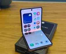 Samsung Galaxy Z Flip8 - 256GB - Excellent condition