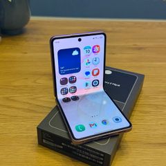 Samsung Galaxy Z Flip8 - 256GB - Excellent condition