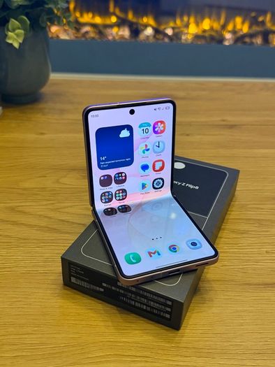 Samsung Galaxy Z Flip8 - 256GB - Excellent condition