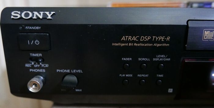 Sony MDS-JE530 Minidisc Player & Recorder, and 5 Discs - Works Well.