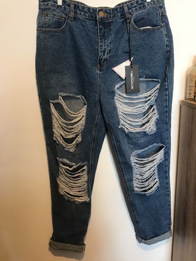 Pretty Little Thing Plus Mid Wash Extreme Ripped Turn Up Mom Jeans size 18 New with tags