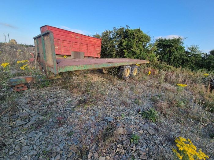 Bale trailer