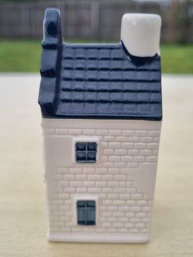 KLM Delft Blue ceramic collector's house number 17