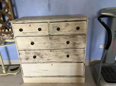 chest of drawers
