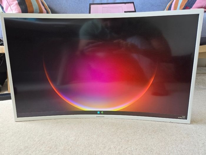 Samsung C32F391FWU 32in Curved Full HD Monitor - Works - No Stand