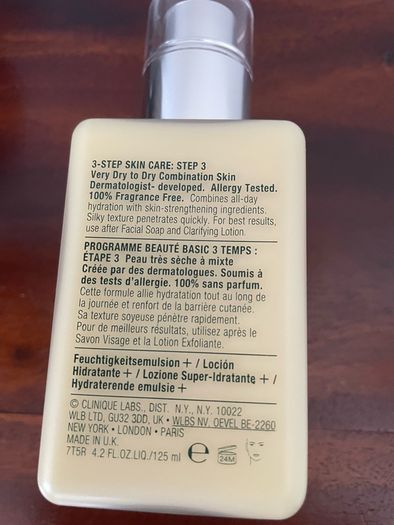 Clinique Dramatically Different Moisturising Lotion - New