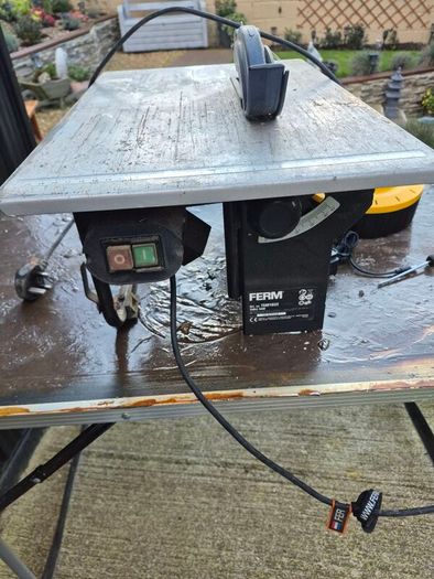 table saw not turning on for parts or repair