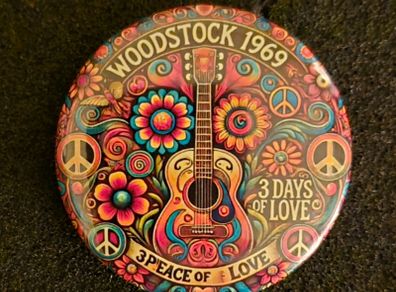 Woodstock 1969, pin back button badge.