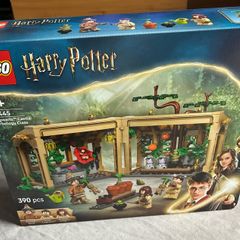 LEGO Harry Potter 76445 Hogwarts Herbology Class (NEW)