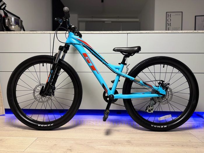 GT Stomper PRO Disc Junior Bike 24 inch (Like New)