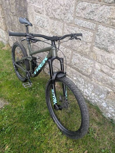 MTB 2021 / 2022 Trek Remedy 8 (XT build) in Matte Olive Grey / Miami Teal.