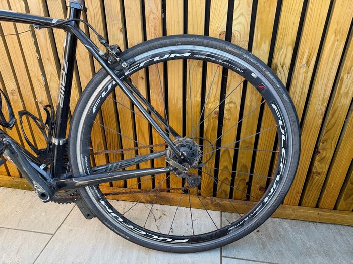 Specialized Allez, Full Shimano 105 11-Speed, Fulcrum Wheels, Carbon Fork