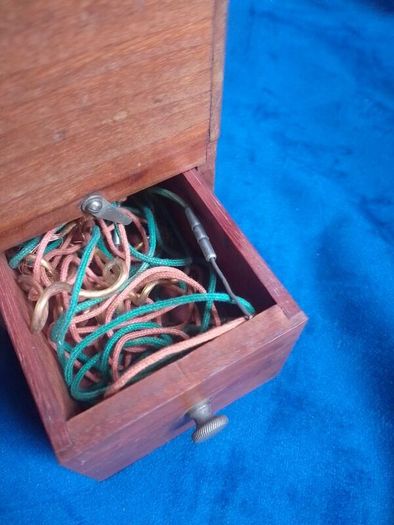 Faradic medical battery 'Shockbox' Prop