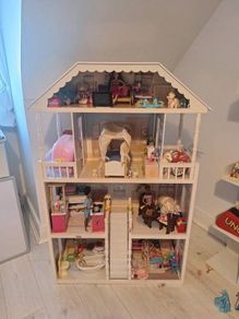 Dolls house with dolls